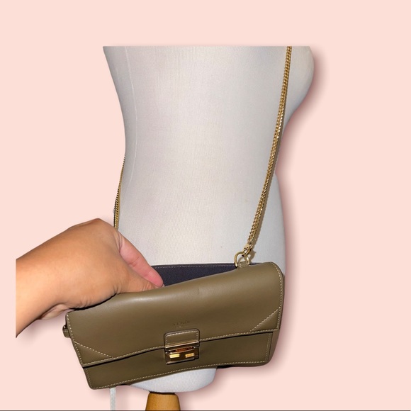 FENDI Kan-u Wallet On Chain - Picture 5 of 8